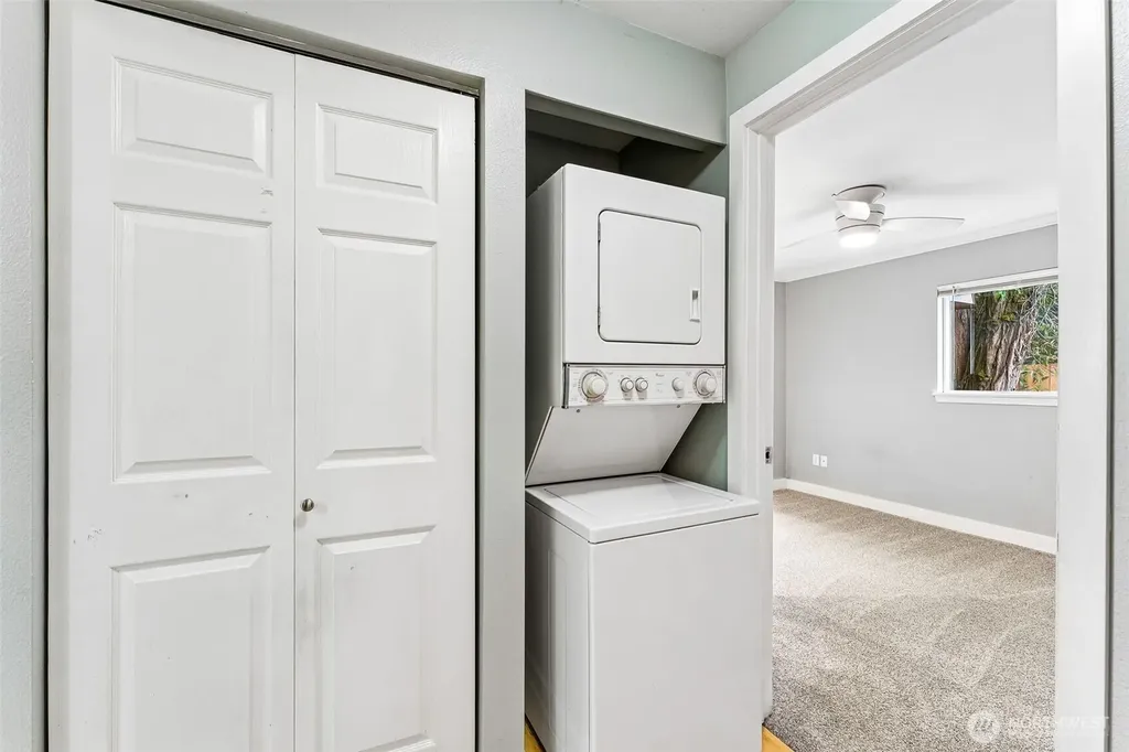 9811 Whitman Avenue SW Lakewood WA 98499