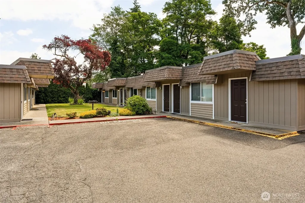 9811 Whitman Avenue SW Lakewood WA 98499