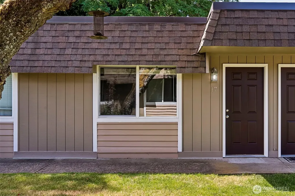 9811 Whitman Avenue SW Lakewood WA 98499