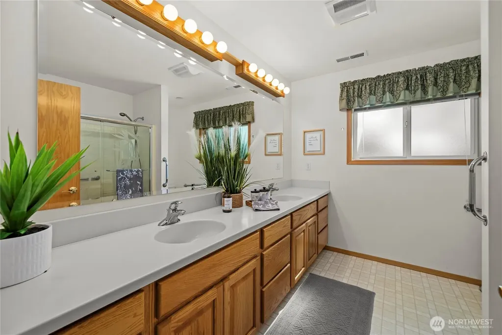 3008 Crane Avenue Bremerton WA 98310
