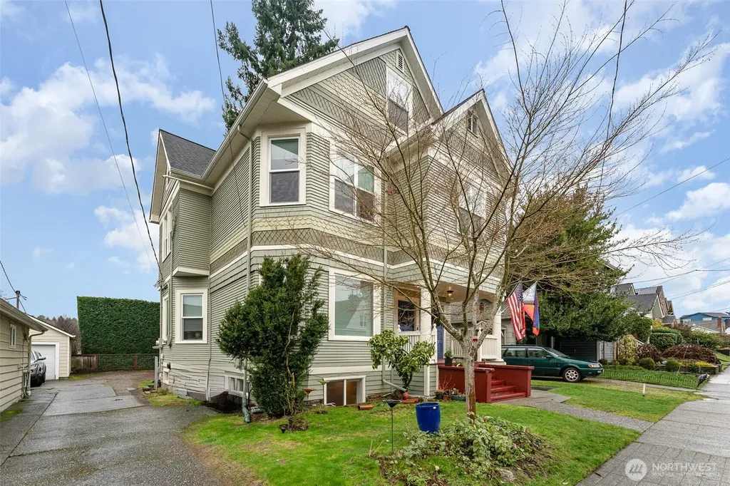 5523 Woodlawn Avenue N Seattle WA 98103