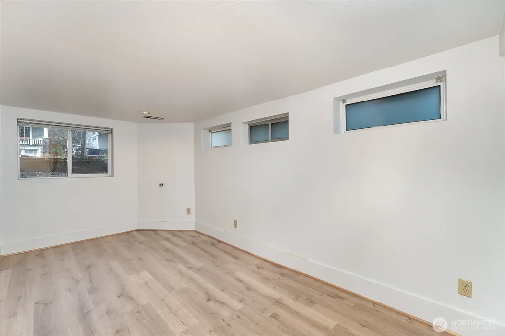 5523 Woodlawn Avenue N Seattle WA 98103