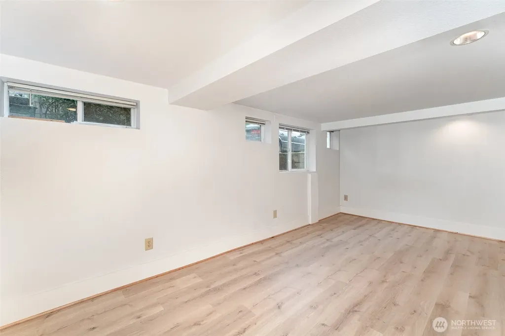 5523 Woodlawn Avenue N Seattle WA 98103