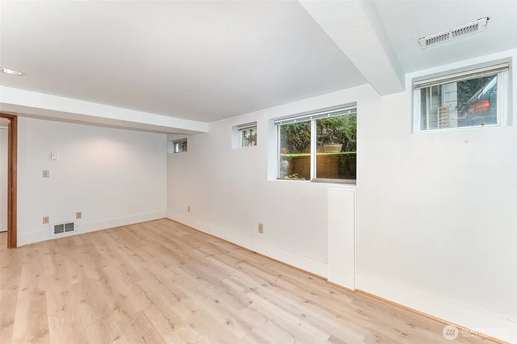 5523 Woodlawn Avenue N Seattle WA 98103