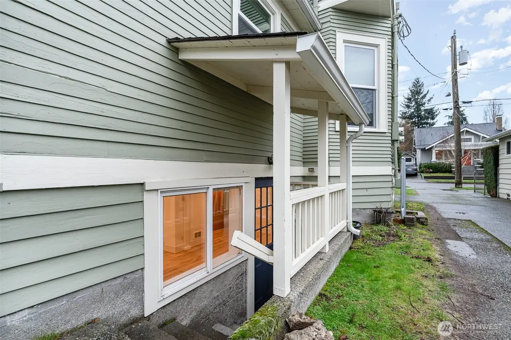 5523 Woodlawn Avenue N Seattle WA 98103