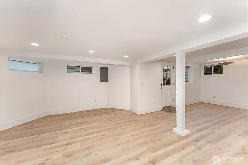 5523 Woodlawn Avenue N Seattle WA 98103