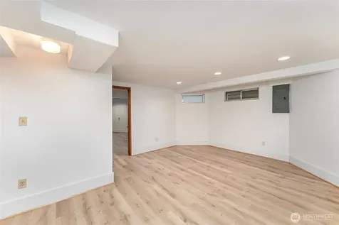 5523 Woodlawn Avenue N Seattle WA 98103