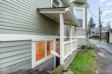 5523 Woodlawn Avenue N Seattle WA 98103