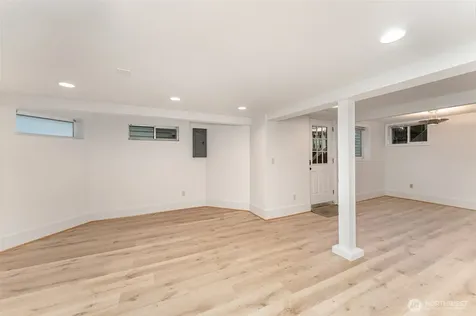 5523 Woodlawn Avenue N Seattle WA 98103