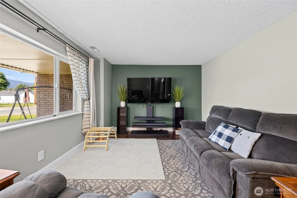 415 Sterling Street Sedro Woolley WA 98284