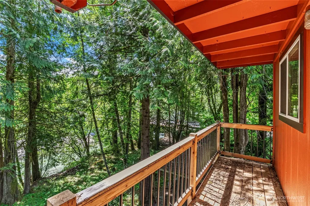 1701 Tower Road Castle Rock WA 98611