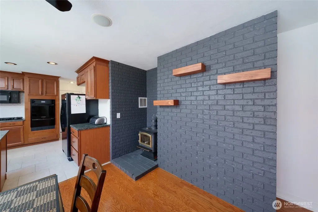 1225 SW Barrington Drive Oak Harbor WA 98277