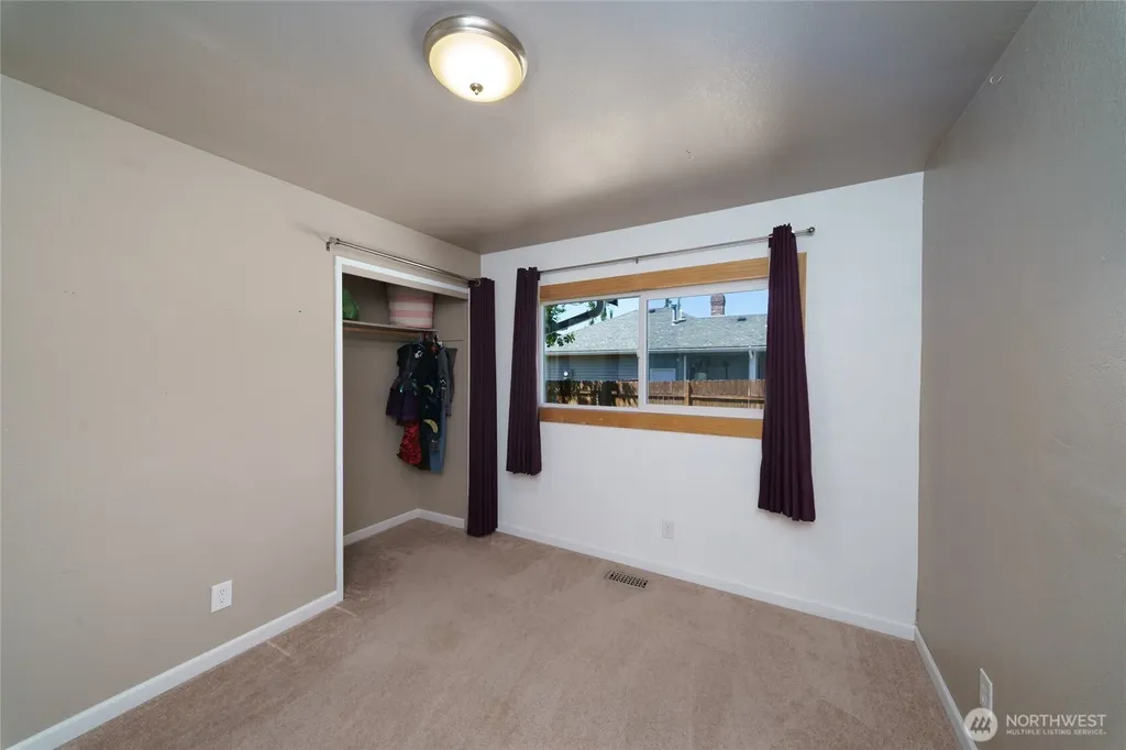 1225 SW Barrington Drive Oak Harbor WA 98277