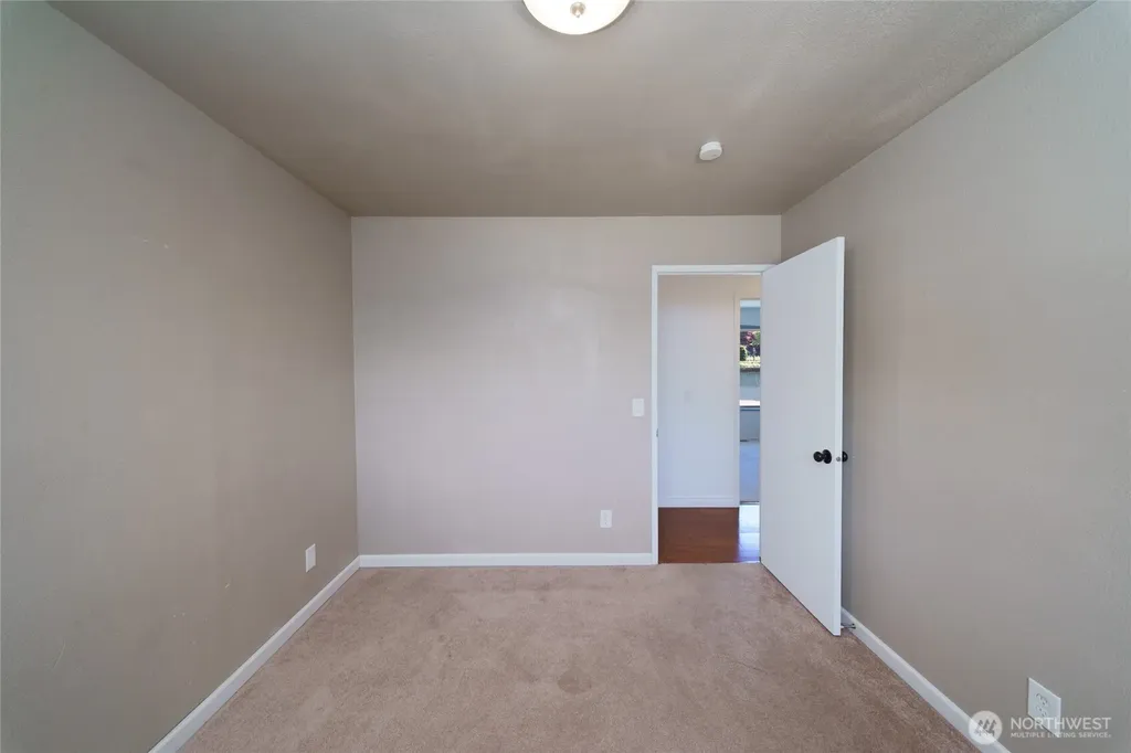 1225 SW Barrington Drive Oak Harbor WA 98277