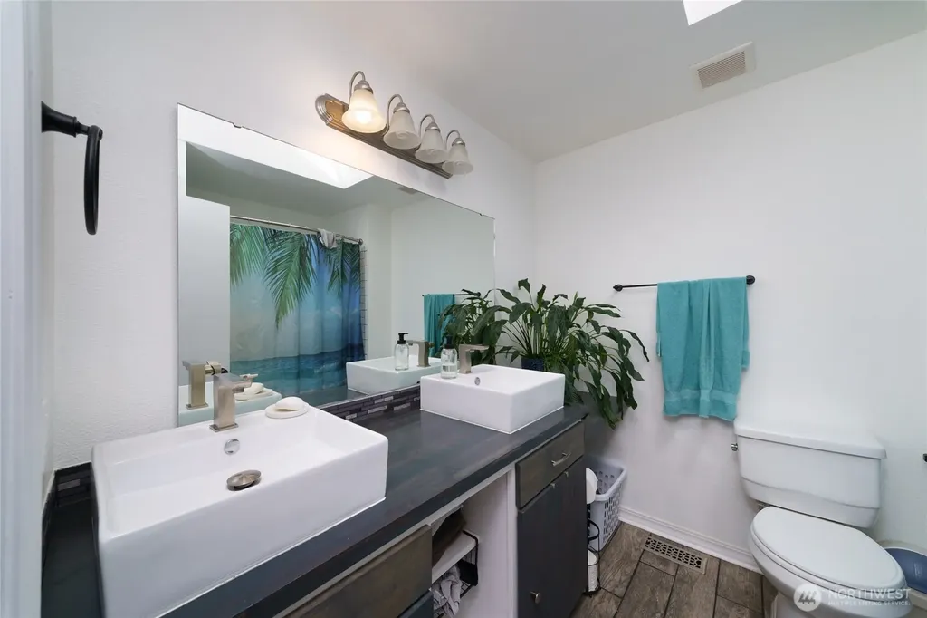 1225 SW Barrington Drive Oak Harbor WA 98277