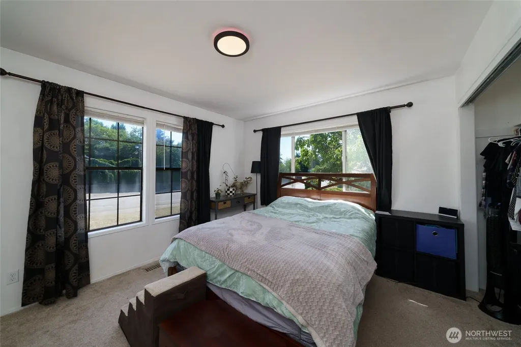1225 SW Barrington Drive Oak Harbor WA 98277