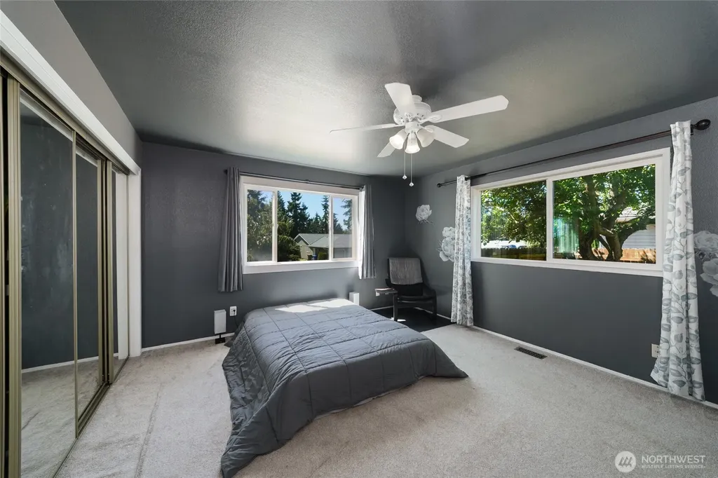 1225 SW Barrington Drive Oak Harbor WA 98277