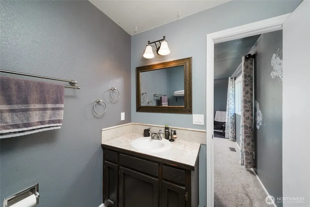 1225 SW Barrington Drive Oak Harbor WA 98277