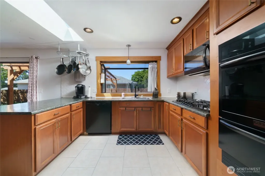 1225 SW Barrington Drive Oak Harbor WA 98277