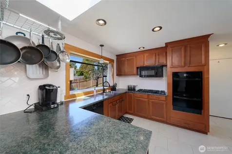 1225 SW Barrington Drive Oak Harbor WA 98277