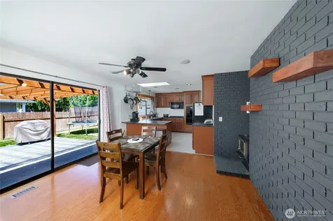 1225 SW Barrington Drive Oak Harbor WA 98277