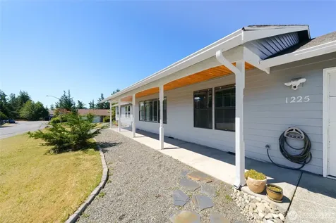 1225 SW Barrington Drive Oak Harbor WA 98277