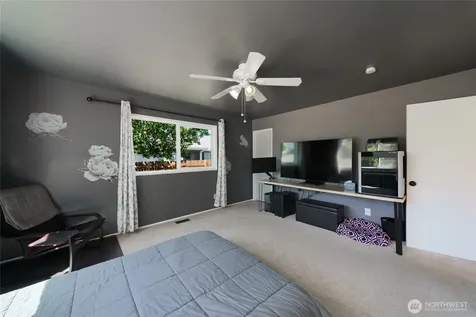 1225 SW Barrington Drive Oak Harbor WA 98277