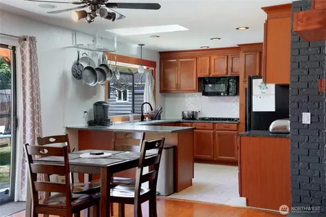 1225 SW Barrington Drive Oak Harbor WA 98277