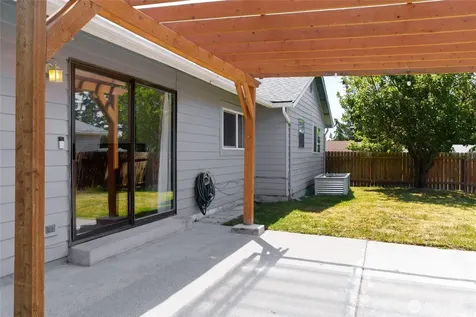 1225 SW Barrington Drive Oak Harbor WA 98277