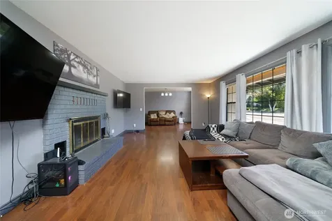 1225 SW Barrington Drive Oak Harbor WA 98277