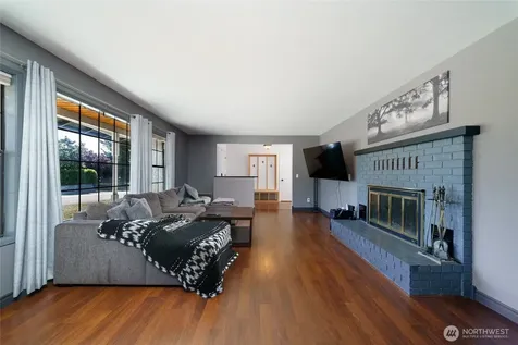 1225 SW Barrington Drive Oak Harbor WA 98277