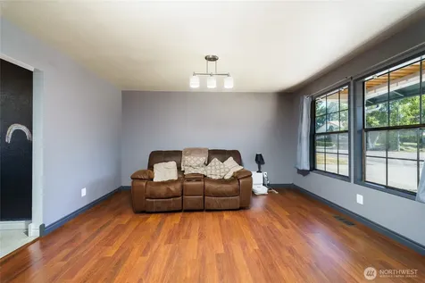 1225 SW Barrington Drive Oak Harbor WA 98277