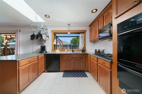1225 SW Barrington Drive Oak Harbor WA 98277