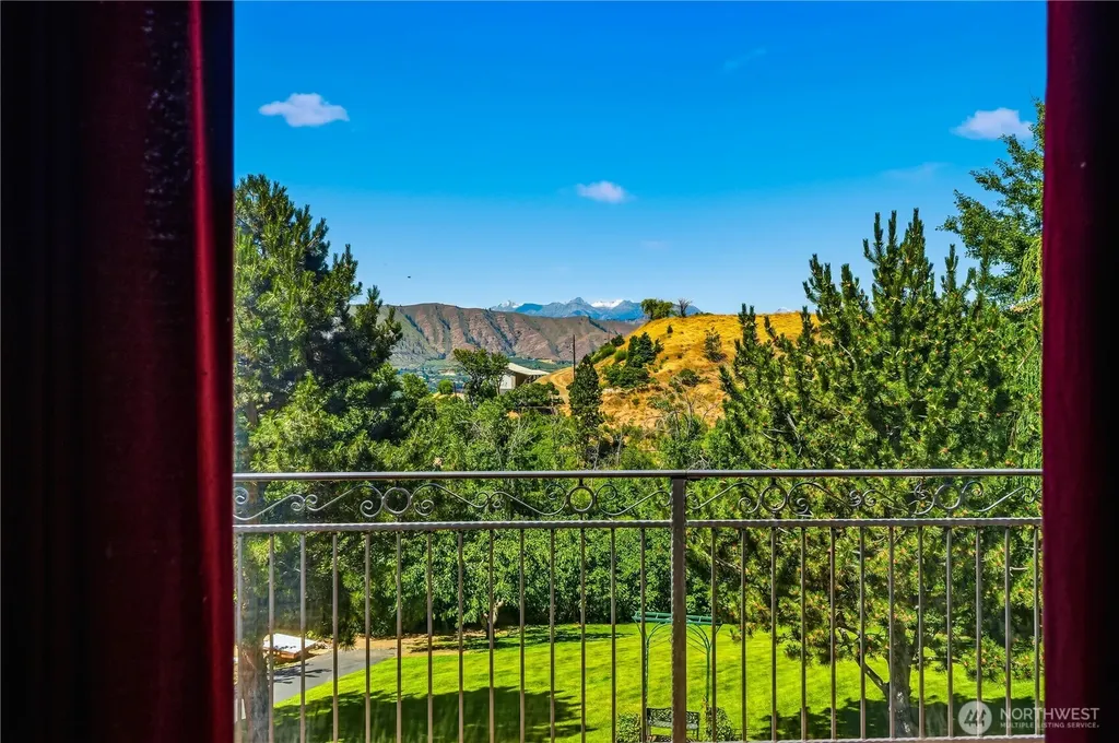 3870 Sunridge Lane Wenatchee WA 98801