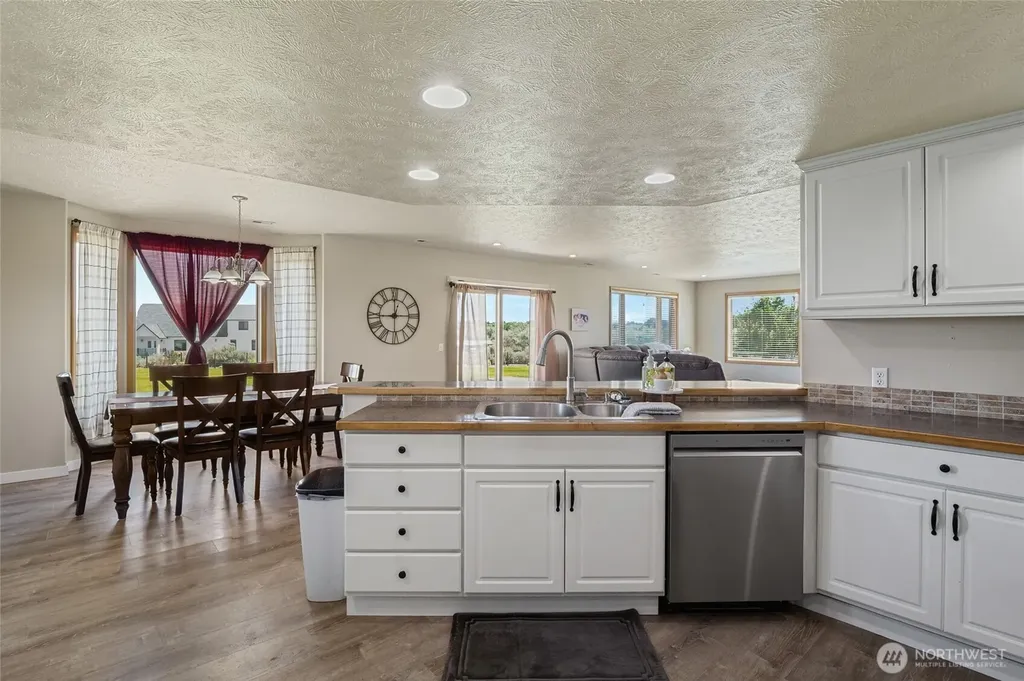 5621 Road J.4 NE Moses Lake WA 98837