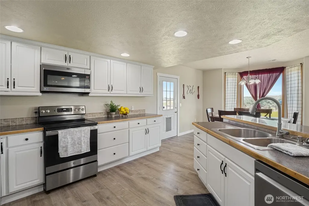 5621 Road J.4 NE Moses Lake WA 98837