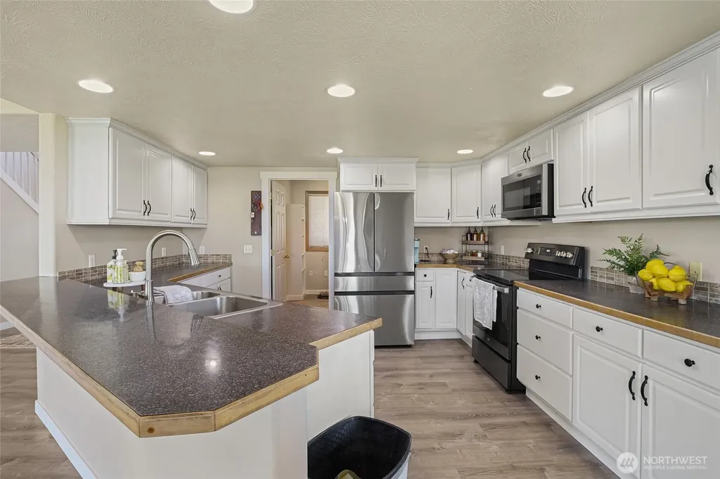 5621 Road J.4 NE Moses Lake WA 98837