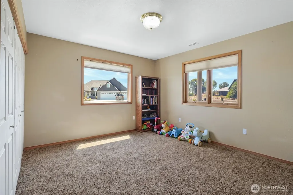 5621 Road J.4 NE Moses Lake WA 98837