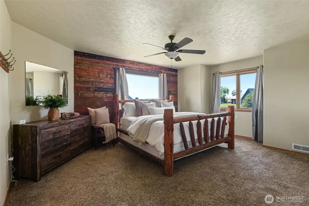 5621 Road J.4 NE Moses Lake WA 98837