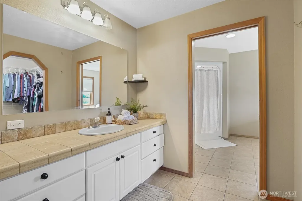 5621 Road J.4 NE Moses Lake WA 98837