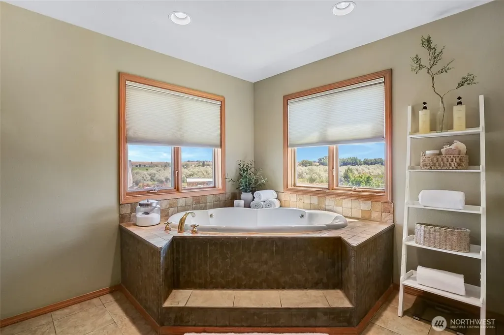 5621 Road J.4 NE Moses Lake WA 98837
