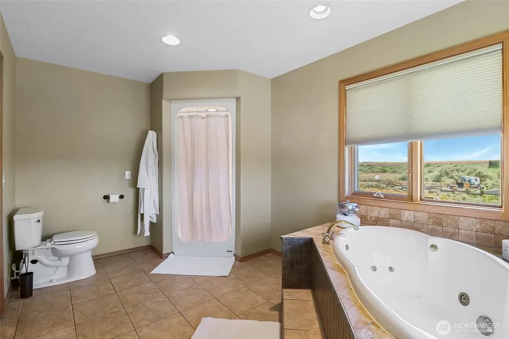 5621 Road J.4 NE Moses Lake WA 98837
