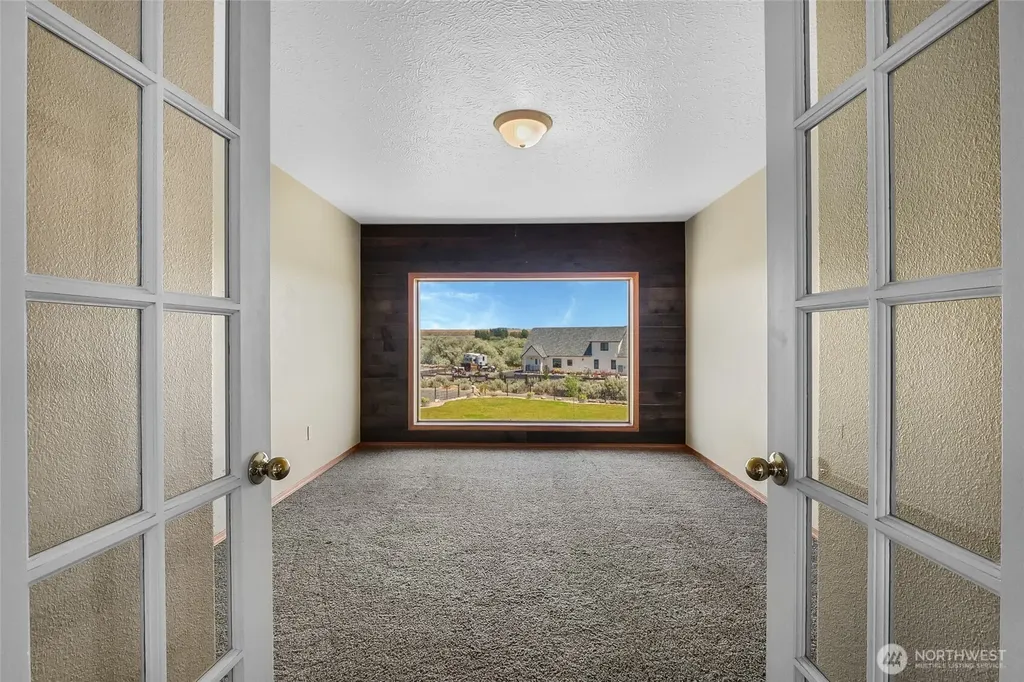 5621 Road J.4 NE Moses Lake WA 98837
