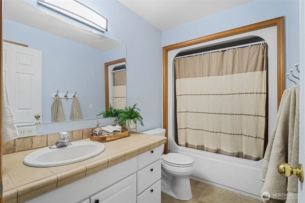 5621 Road J.4 NE Moses Lake WA 98837