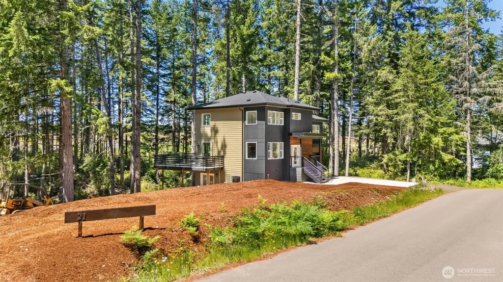 21 E Country Club Drive N Union WA 98592