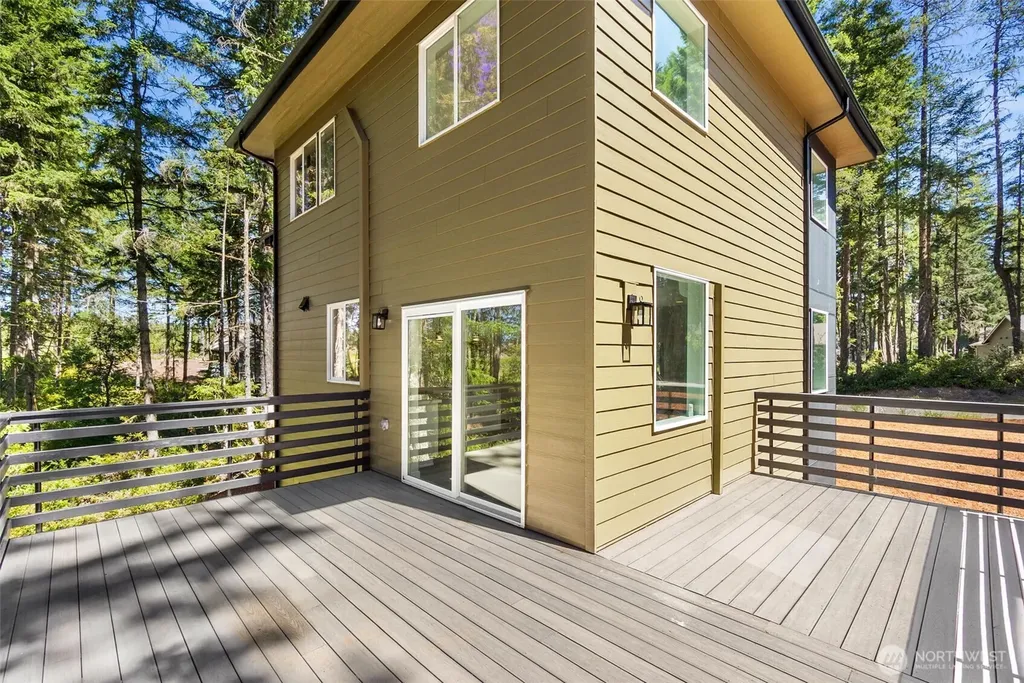 21 E Country Club Drive N Union WA 98592