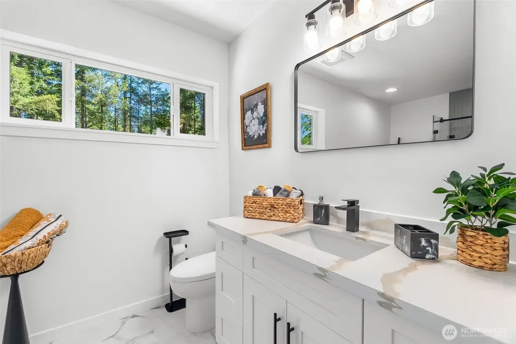 21 E Country Club Drive N Union WA 98592