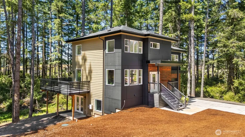 21 E Country Club Drive N Union WA 98592