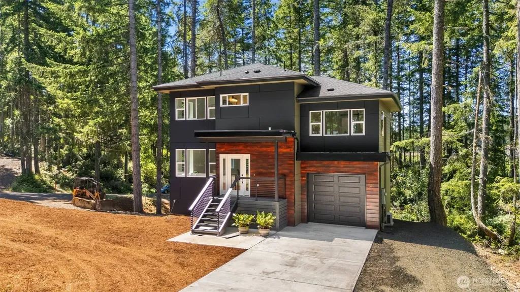 21 E Country Club Drive N Union WA 98592