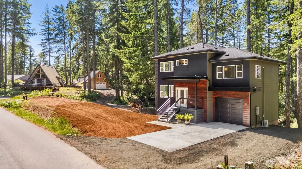 21 E Country Club Drive N Union WA 98592